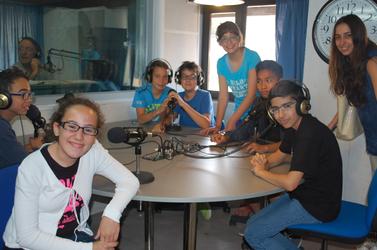 Alumnes de 6&egrave; del Laband&agrave;ria a R&agrave;dio Llavaneres