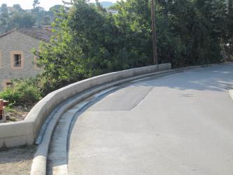 Mur de protecci&oacute; al passeig de la Gleva