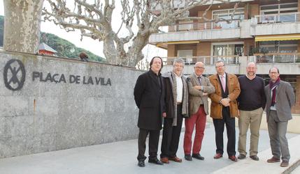 El delegat del Govern i l'alcalde de Llavaneres, amb els regidors Salvador Ramon, Llu&iacute;s Nogueras, Joan Mora i Joan Rubal