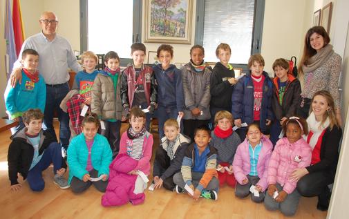 Els alumnes de 3r de l'Escola Laband&agrave;ria, amb l'alcalde.