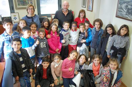 Visita dels alumnes de 3r de l'Escola Jaume Llull Visita dels alumnes de 3r de l'Escola Jaume Llull