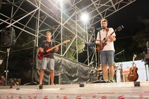 Actuaci&oacute; musical a la 2a Moonrunning