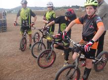 Participants en l'exhibici&oacute; de biketrial. Festa de la Bicicleta 2015