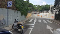 Nou aparcament de motos davant l'escola Jaume Llull