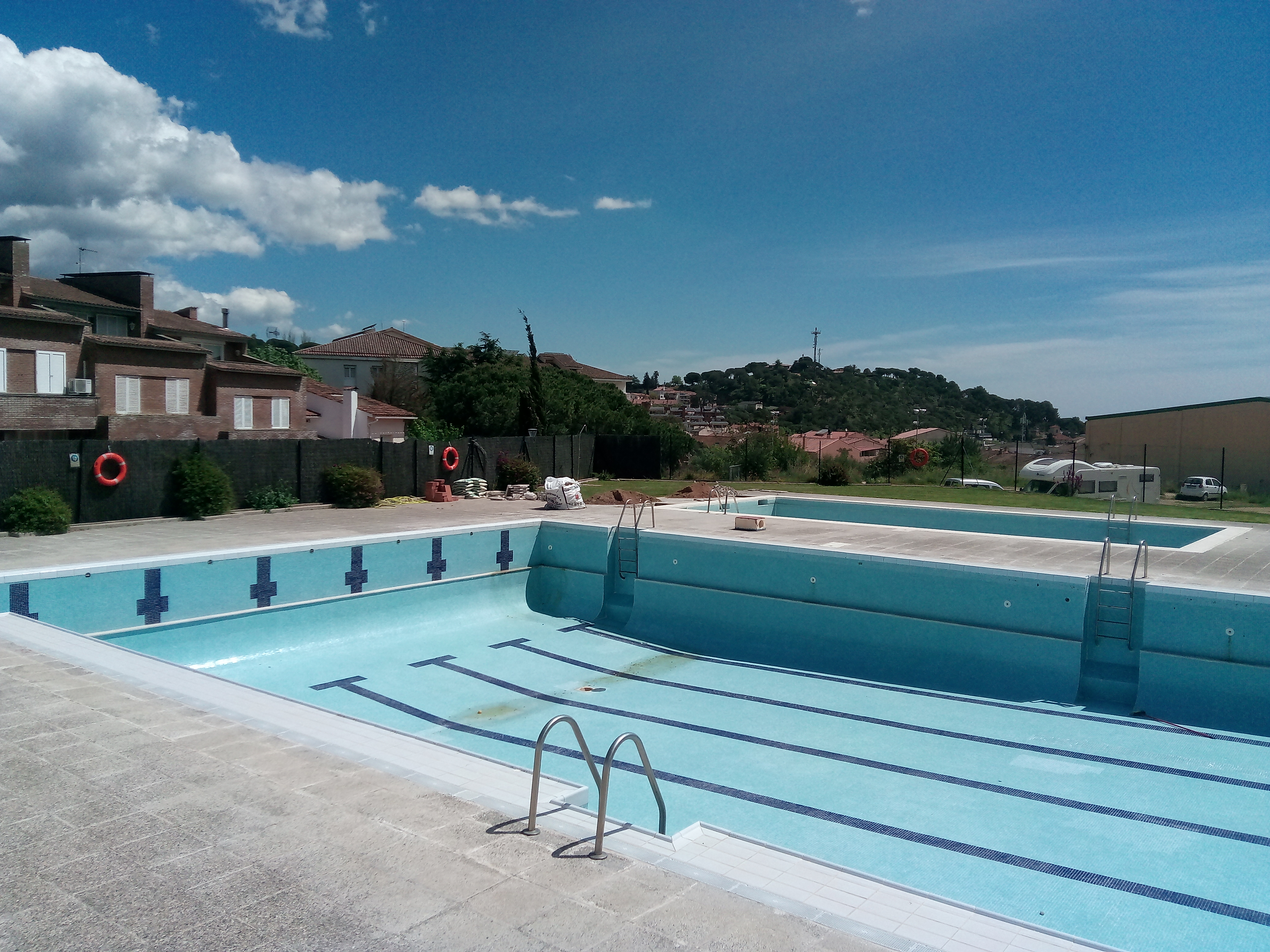 Piscina en reparaci&oacute;
