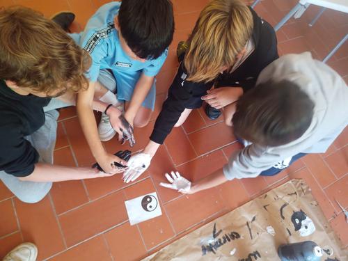 Taller sobre simbologia a c&agrave;rrec del Casal Jove a 1r d'ESO