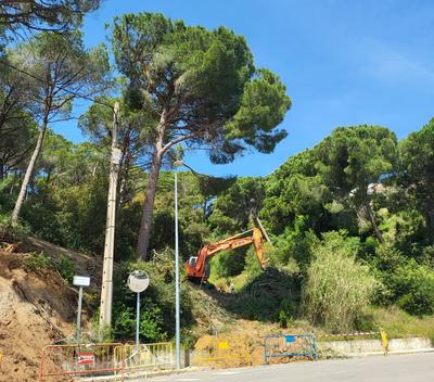 Obres al talús de l'avinguda de Ca n'Amat