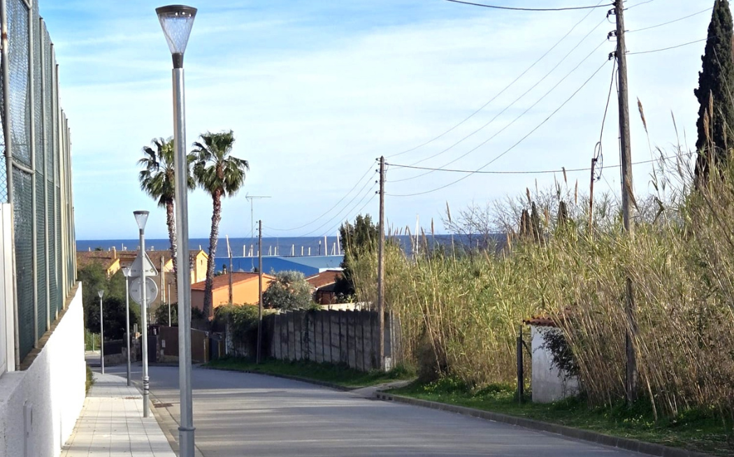 Instal�laci� de 2 nous punts de llum cam� Pla de St Pere