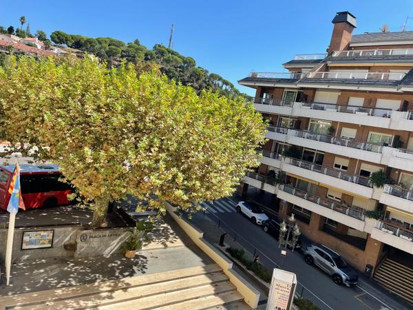 Pla&ccedil;a de la Vila