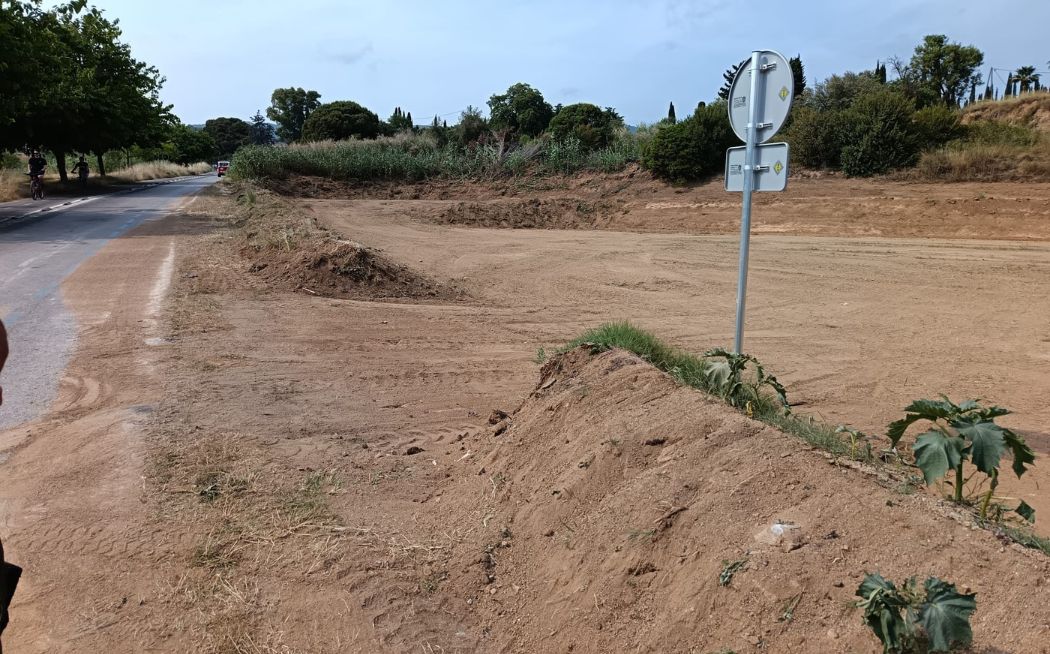 accs aparcament carrer mestral