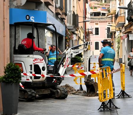 Obres clavegueram carrer de Munt