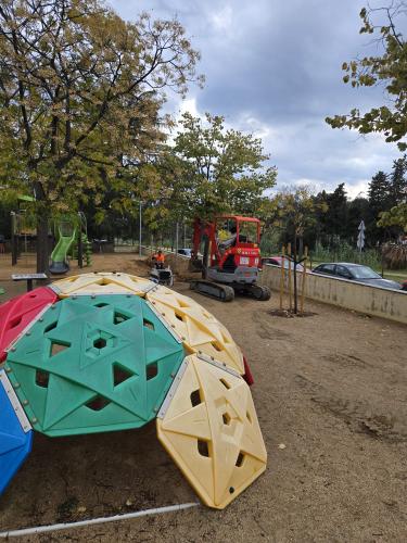 Inici instal·lació nou enllumenat parc del Serena Valll