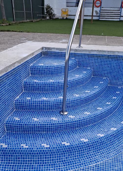 Piscina municipal petita