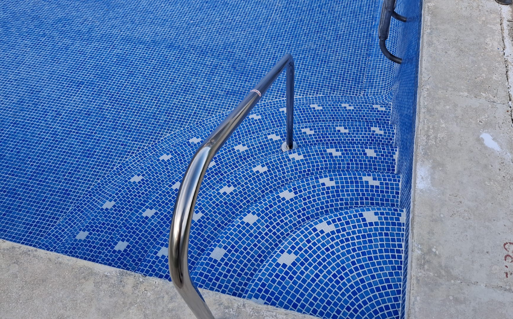 Escales piscina municipal petita